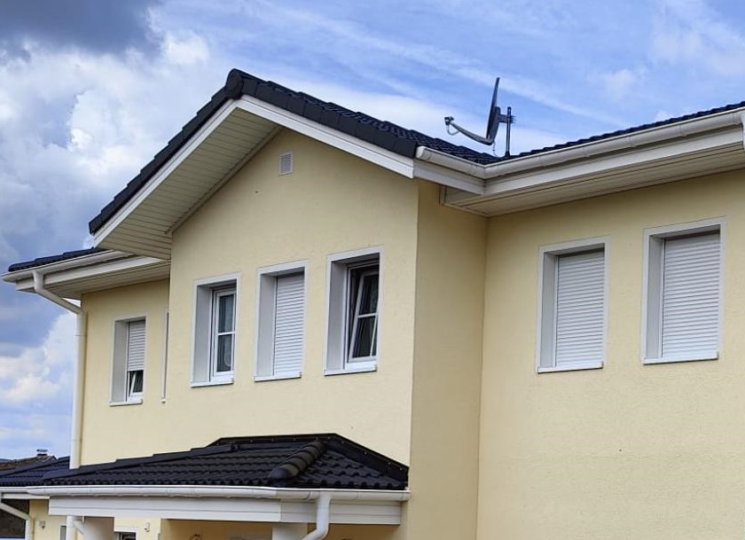 Fenster und Haustür Faschen
